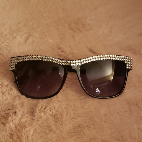 Buckle Accessories - Diamond sunglasses
